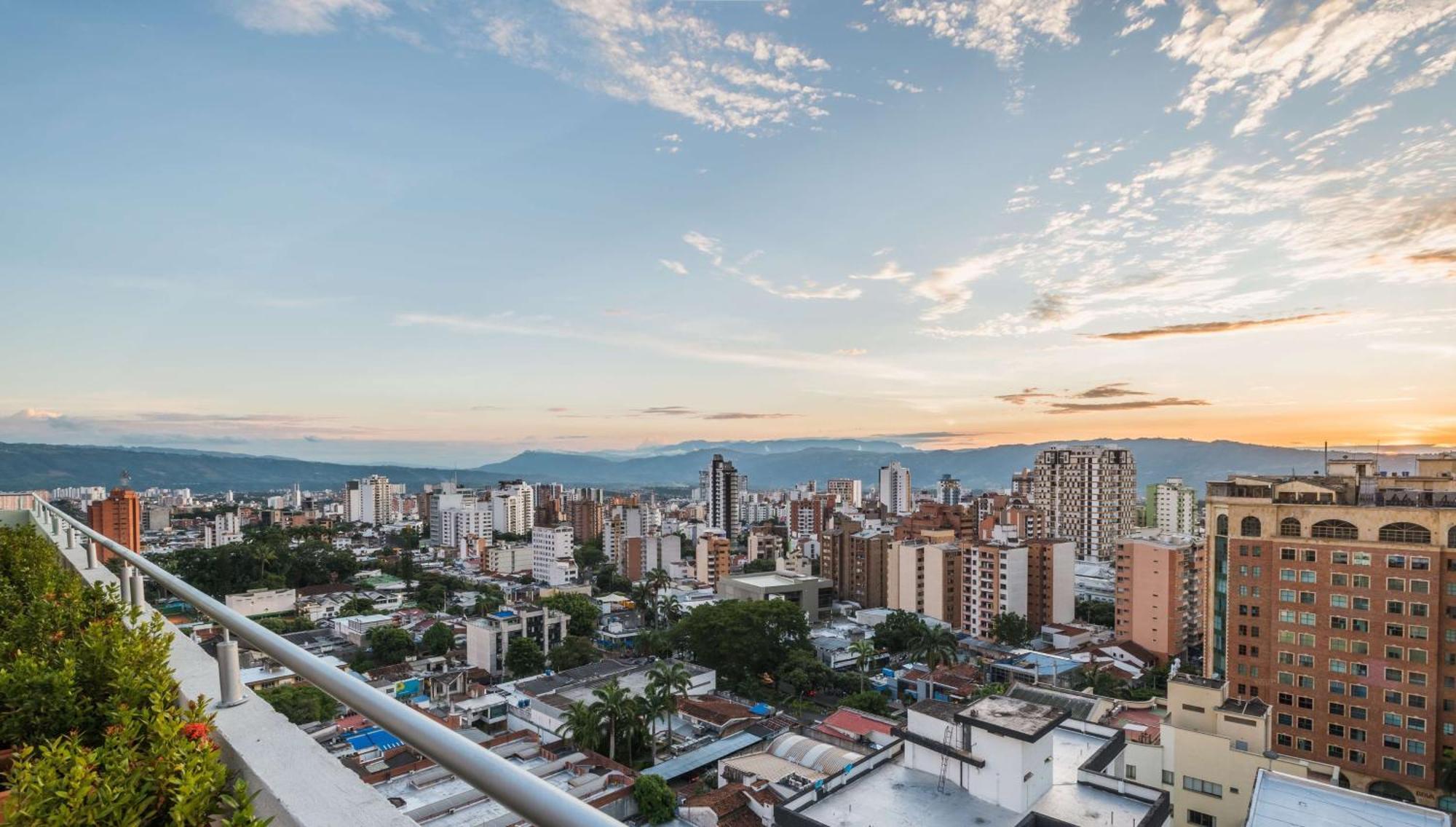 Hampton By Hilton Bucaramanga Hotel Exterior photo