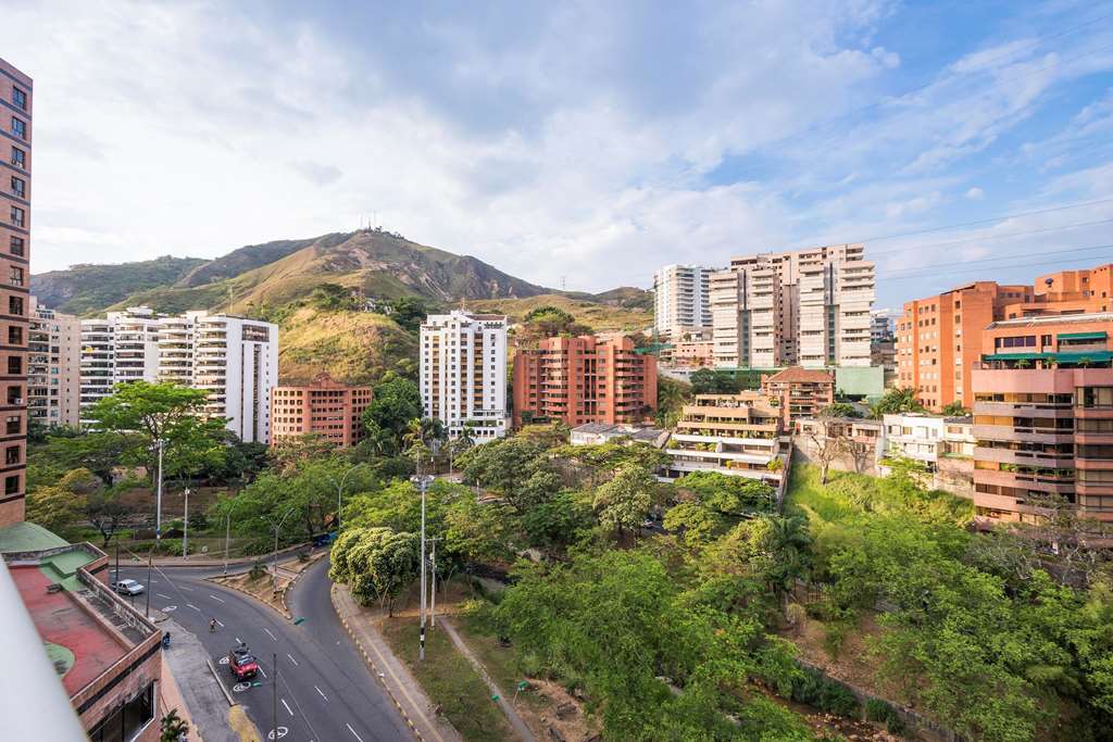 Hampton By Hilton Bucaramanga Hotel Exterior photo