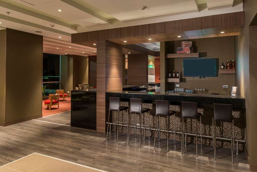 Hampton By Hilton Bucaramanga Hotel Restaurant photo