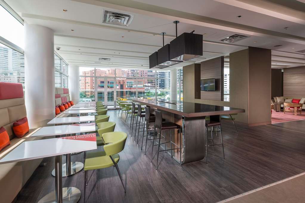 Hampton By Hilton Bucaramanga Hotel Restaurant photo